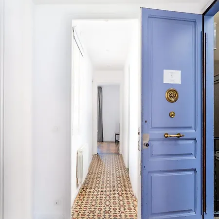 Sagrada Familia- Emblematic And Charming Catalan Apartment